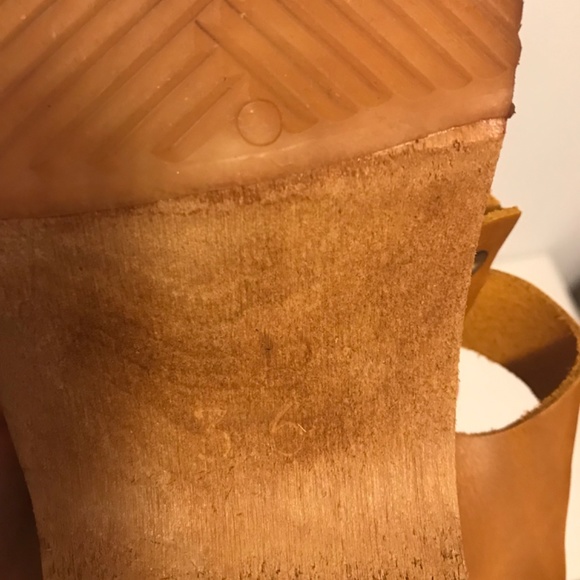 MIA Emily Clog T-Strap Sandals Tan Leather size 6 (36) - Picture 9 of 9